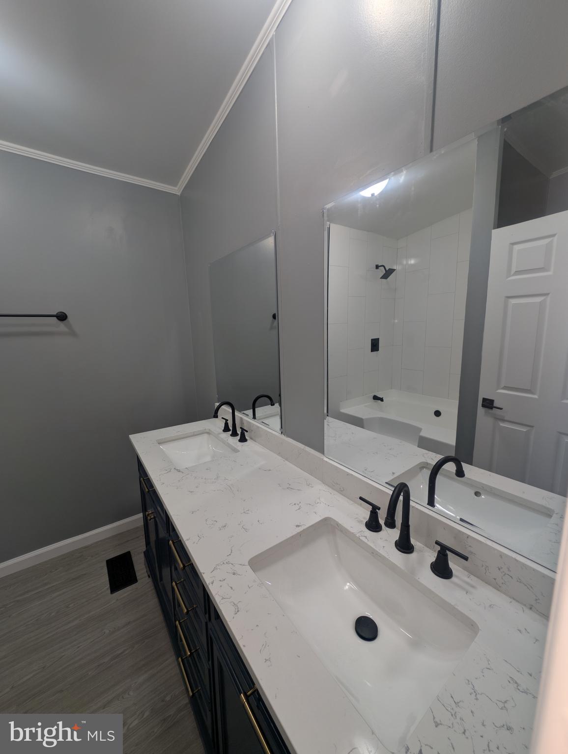 BUSH RIVER MANOR - Residential