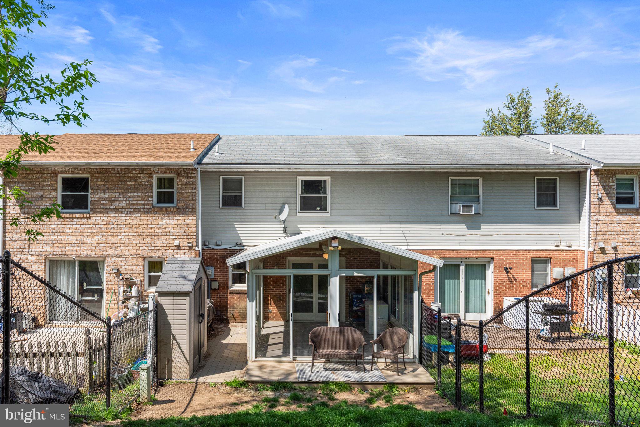 QUEENS COURT - Residential