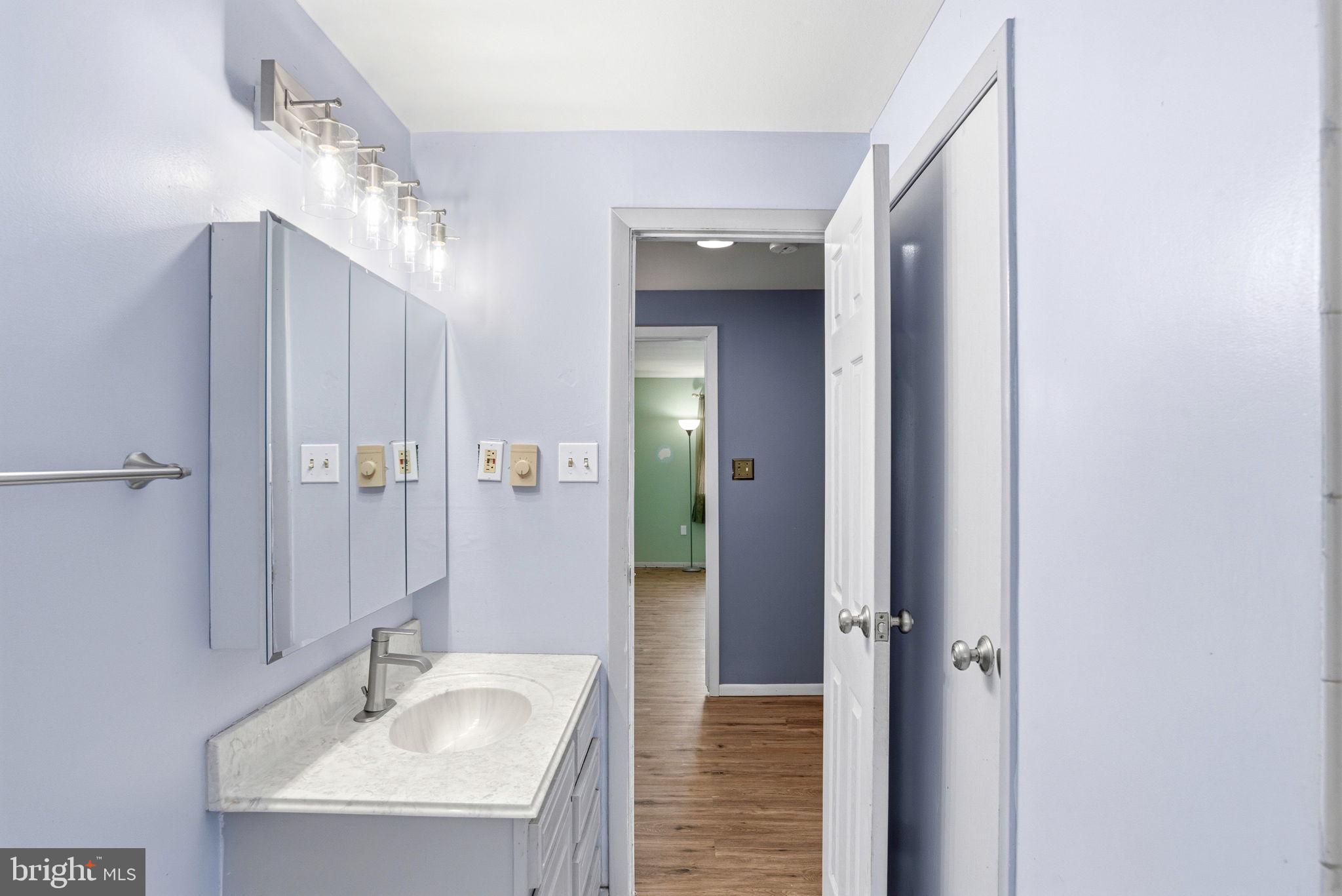 QUEENS COURT - Residential