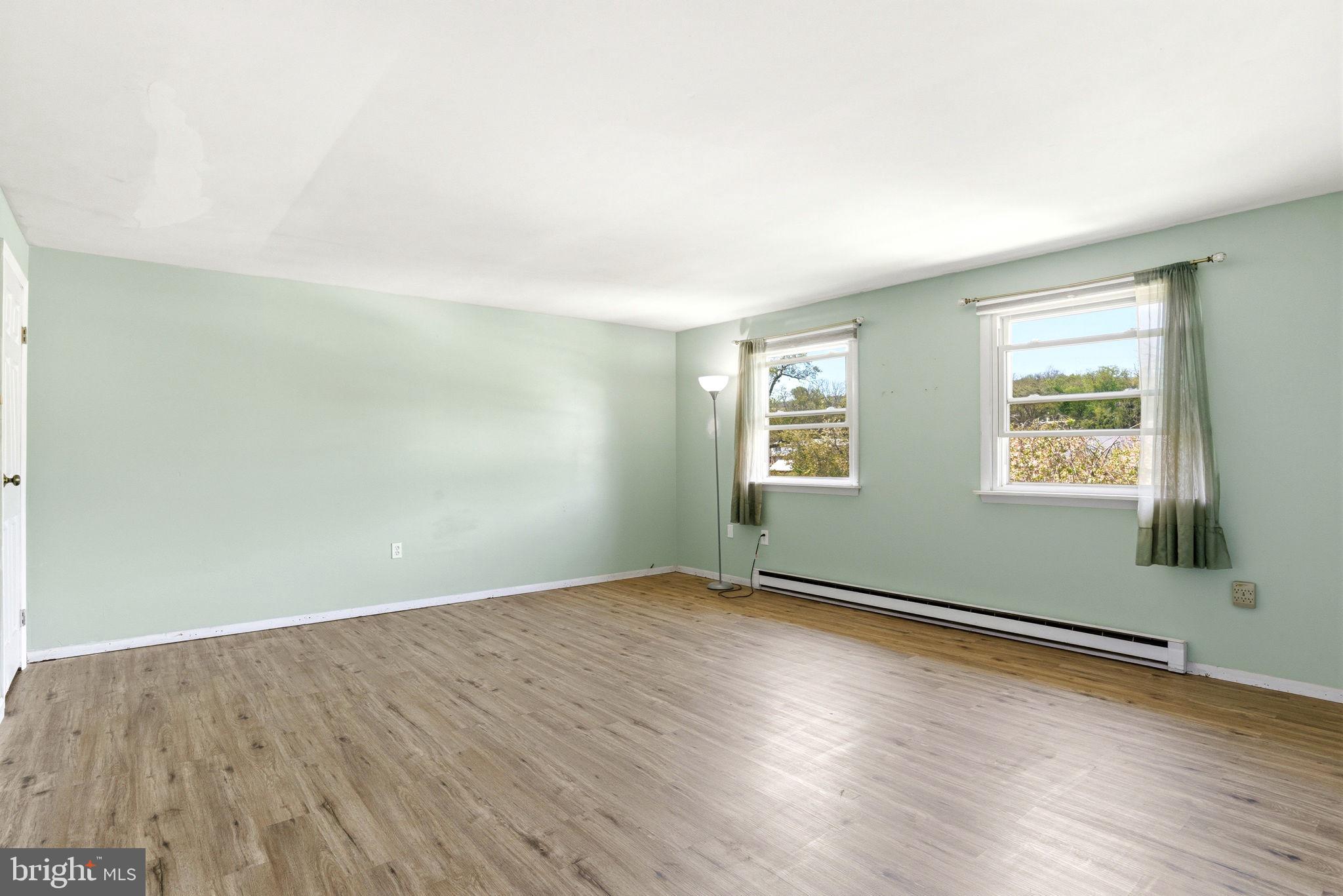 QUEENS COURT - Residential