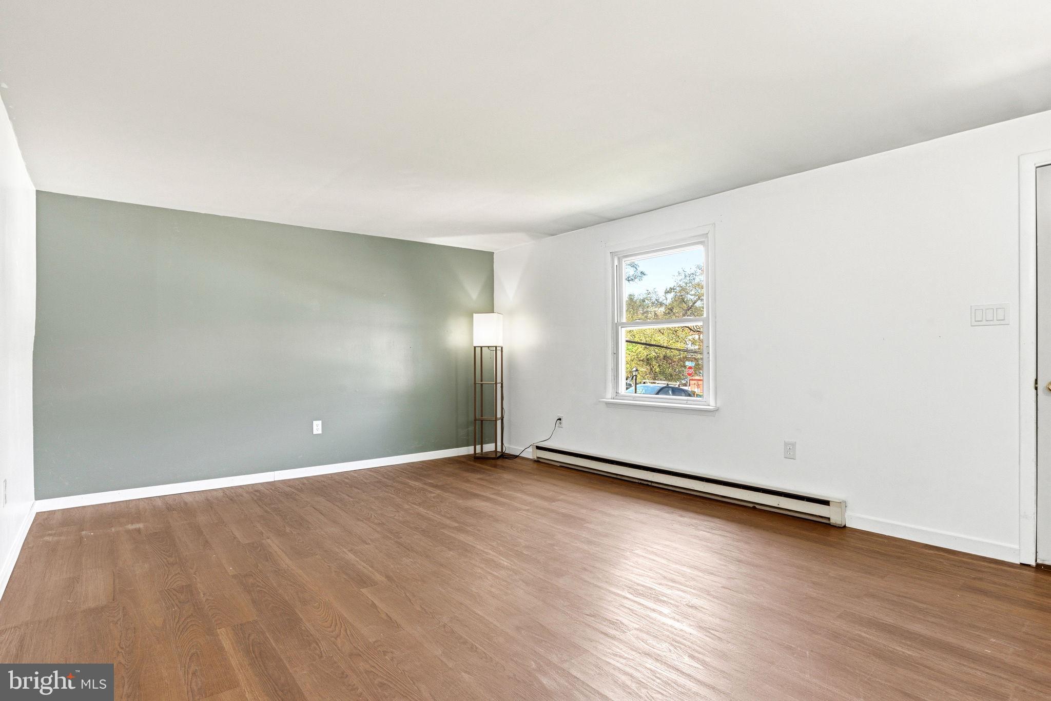 QUEENS COURT - Residential