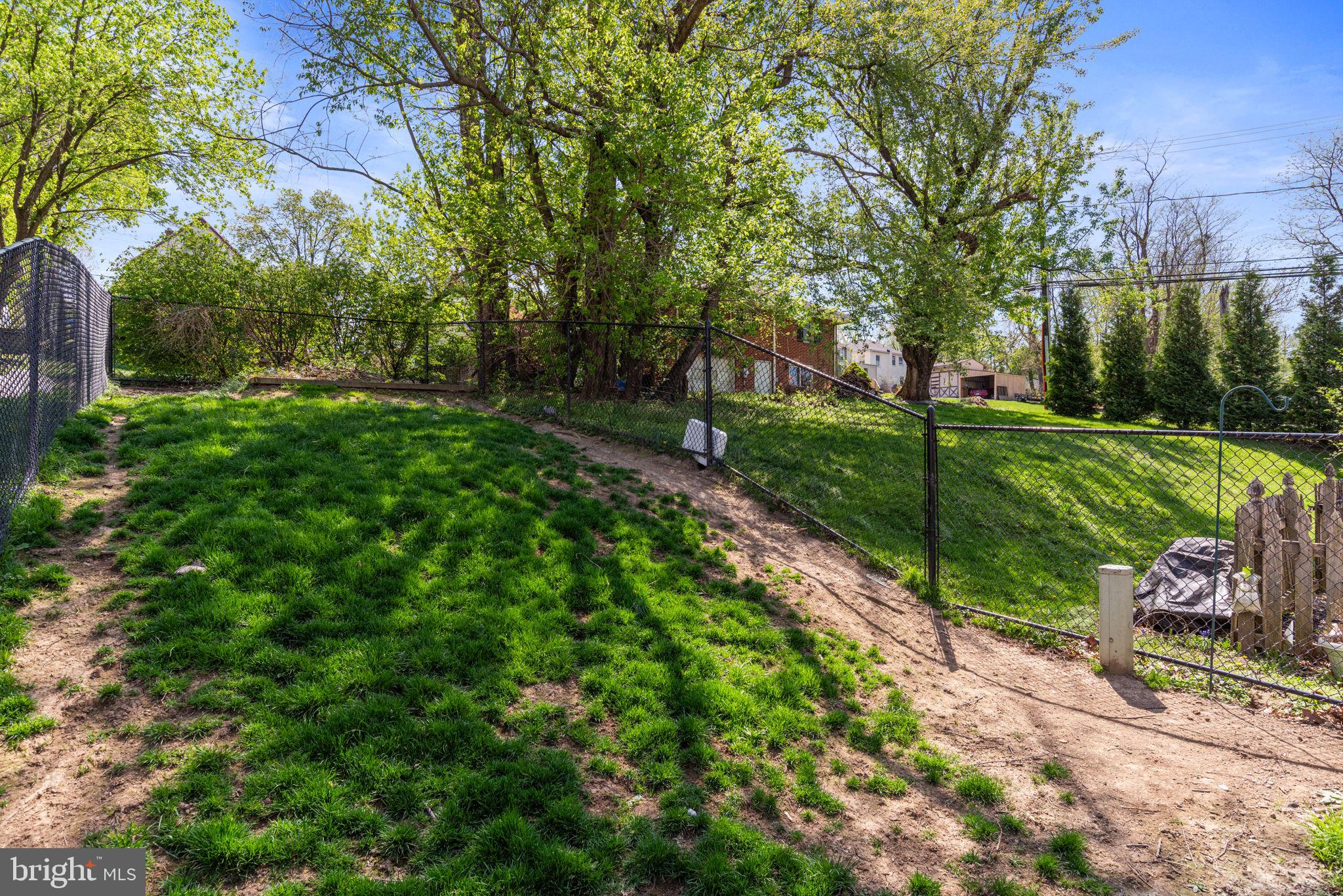 QUEENS COURT - Residential