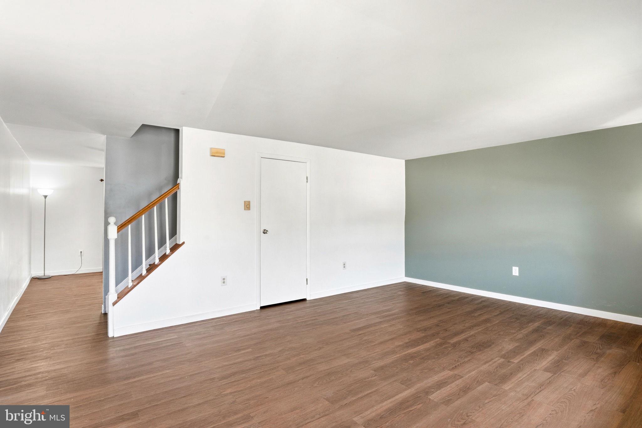 QUEENS COURT - Residential