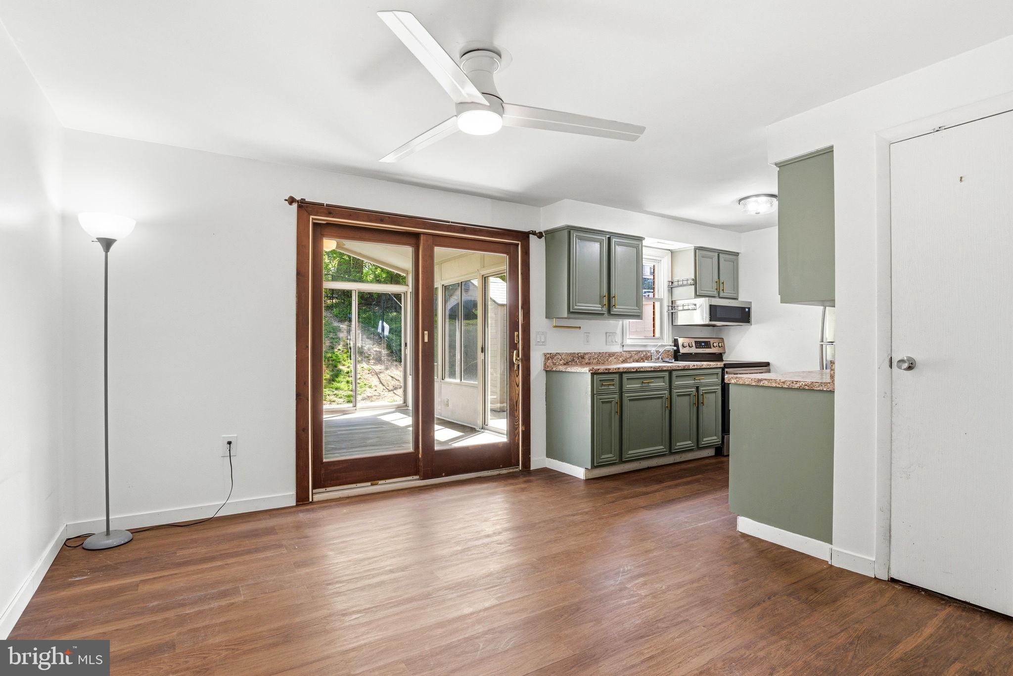 QUEENS COURT - Residential