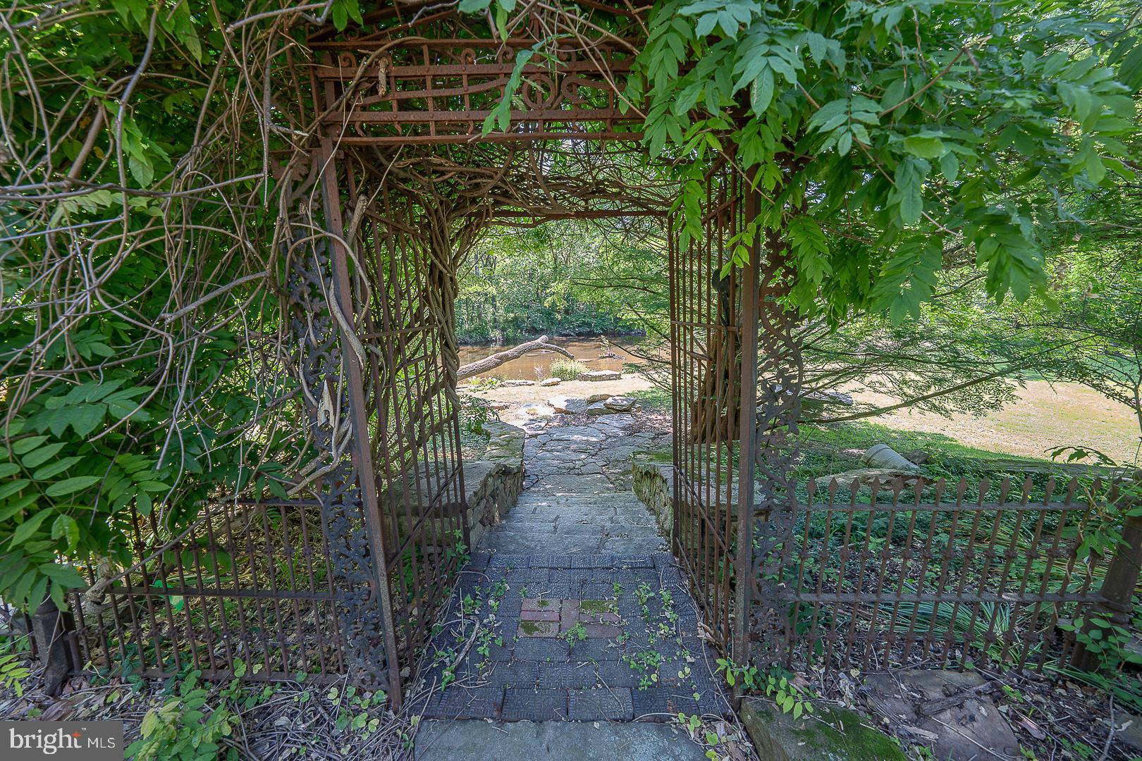 FRENCH CREEK ESTS - Residential