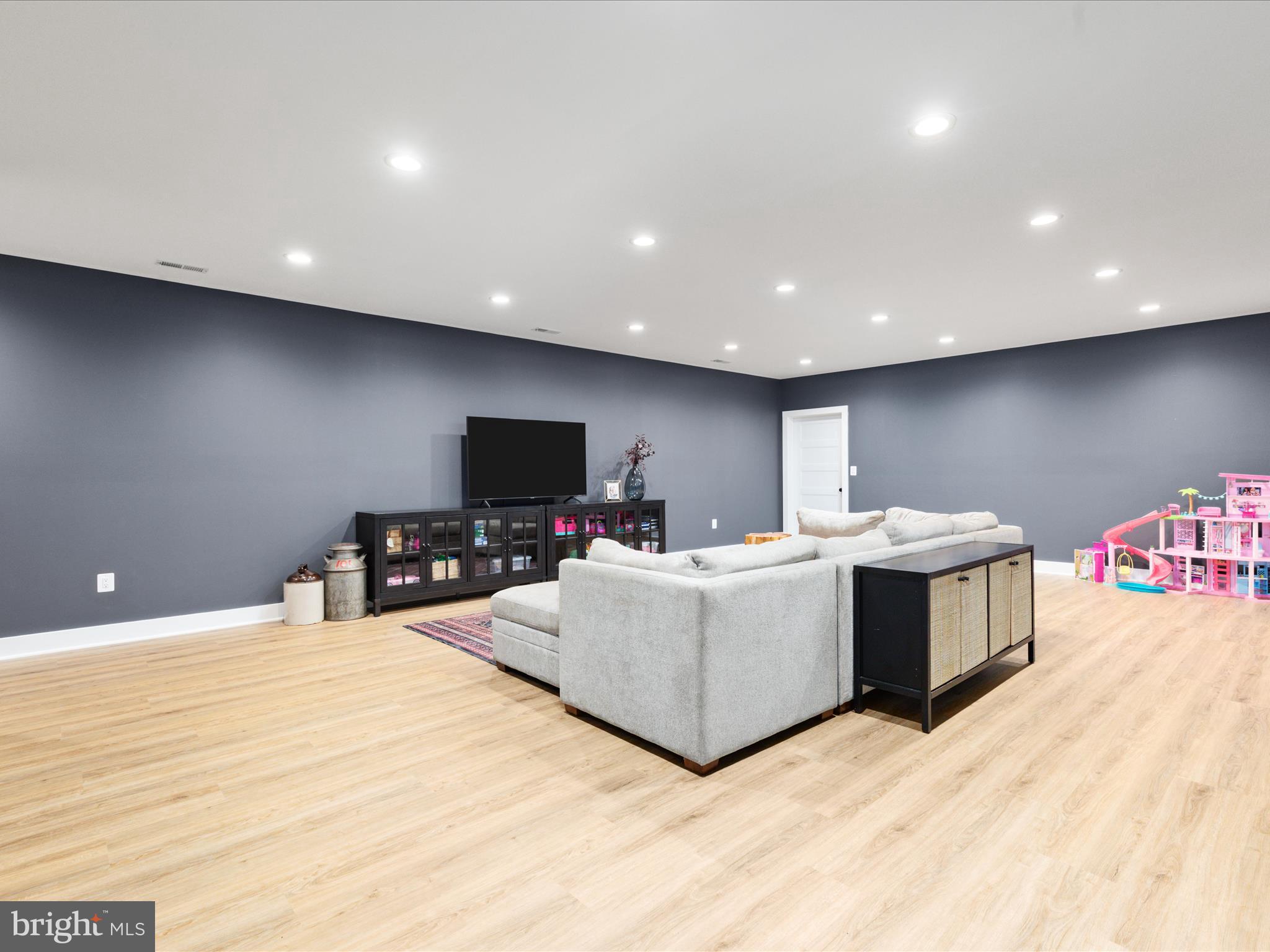 MOUNTAIN BROOK - Residential