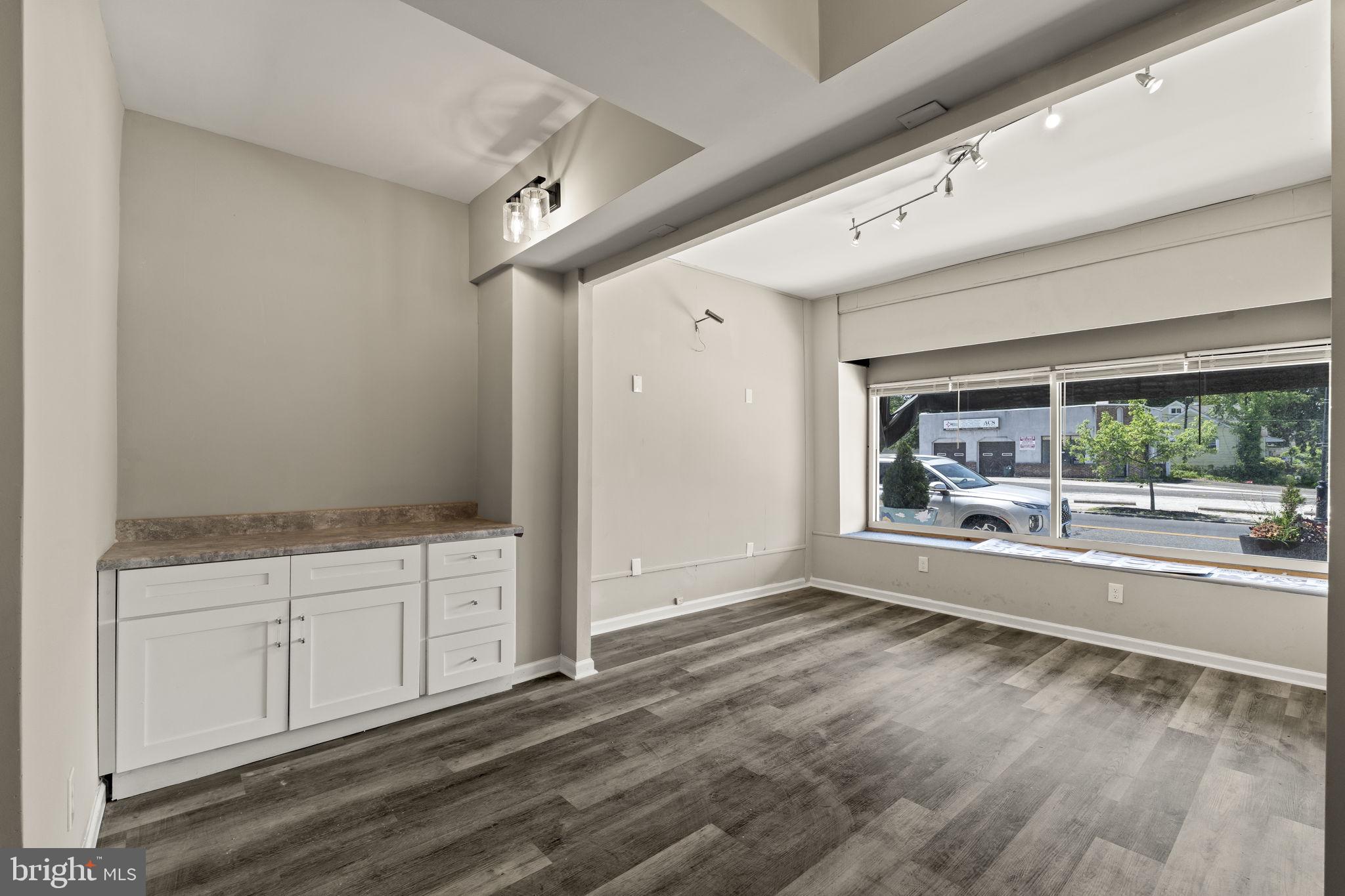 609 WHITE HORSE PIKE