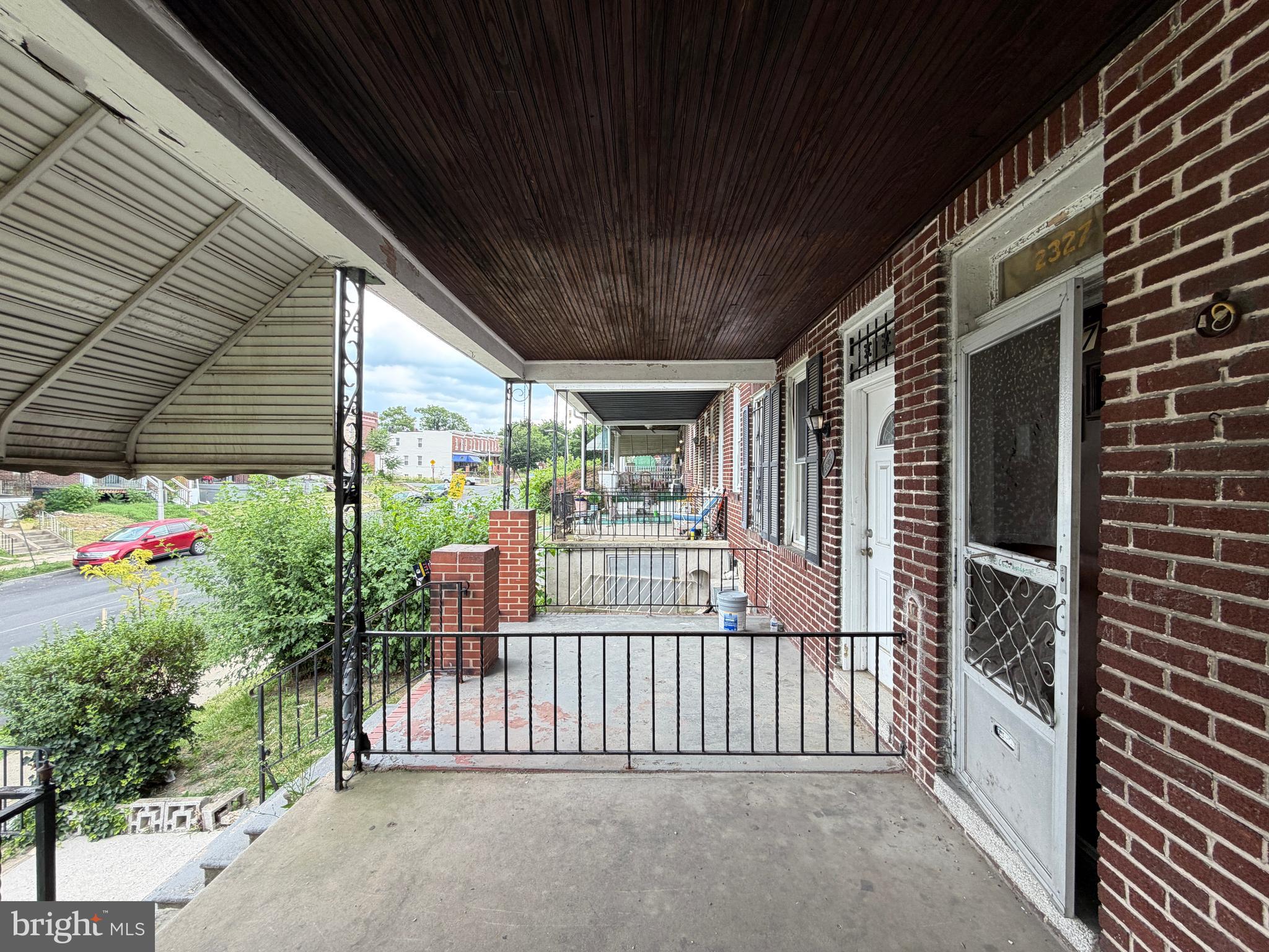 2327 W LEXINGTON STREET