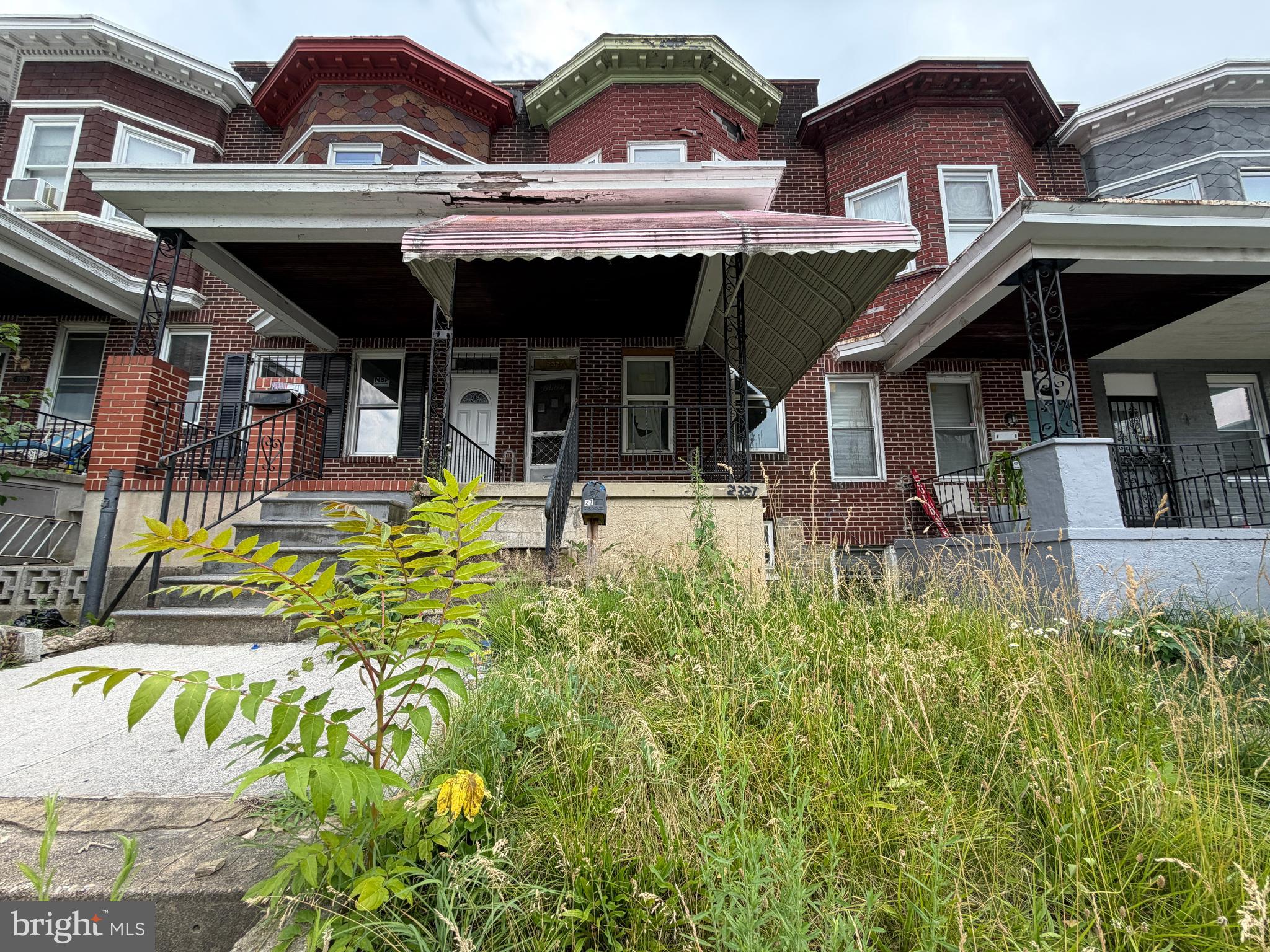 2327 W LEXINGTON STREET
