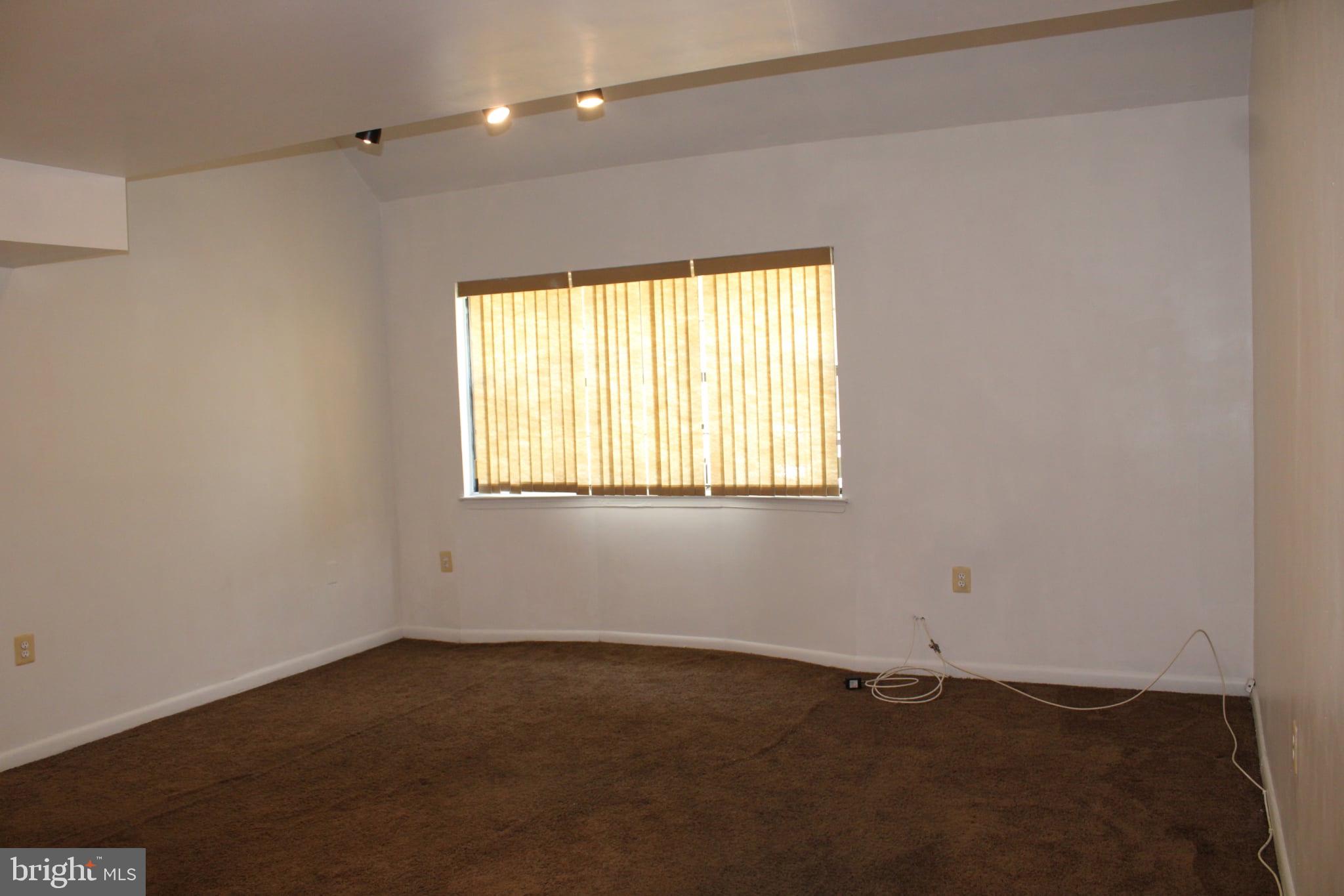 3028 PINEVIEW COURT NE 3028