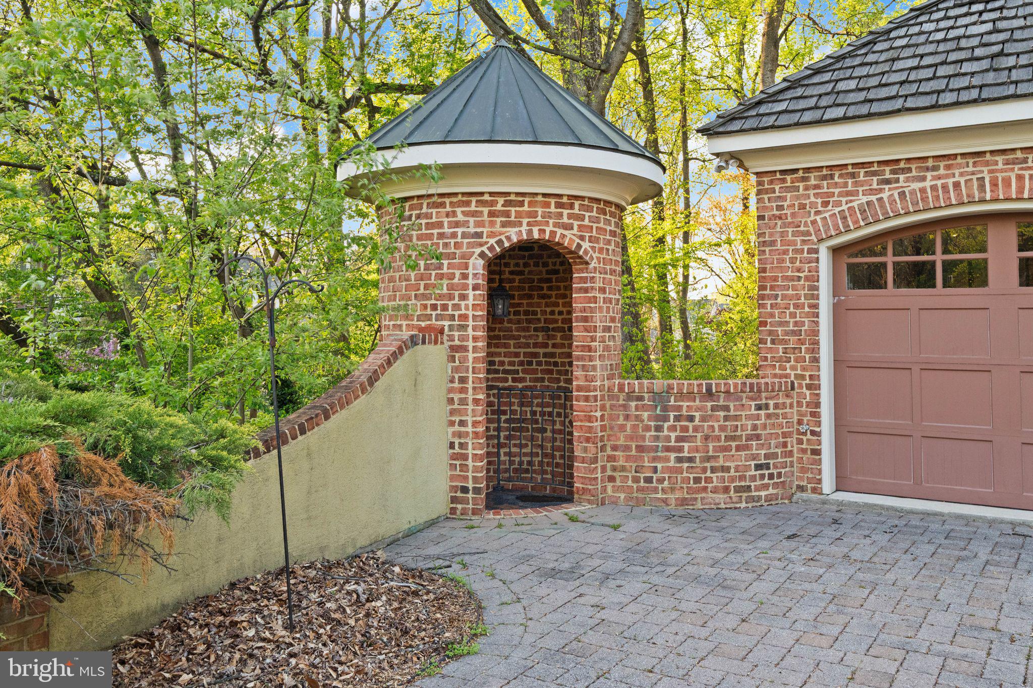 ARLINGWOOD - Residential