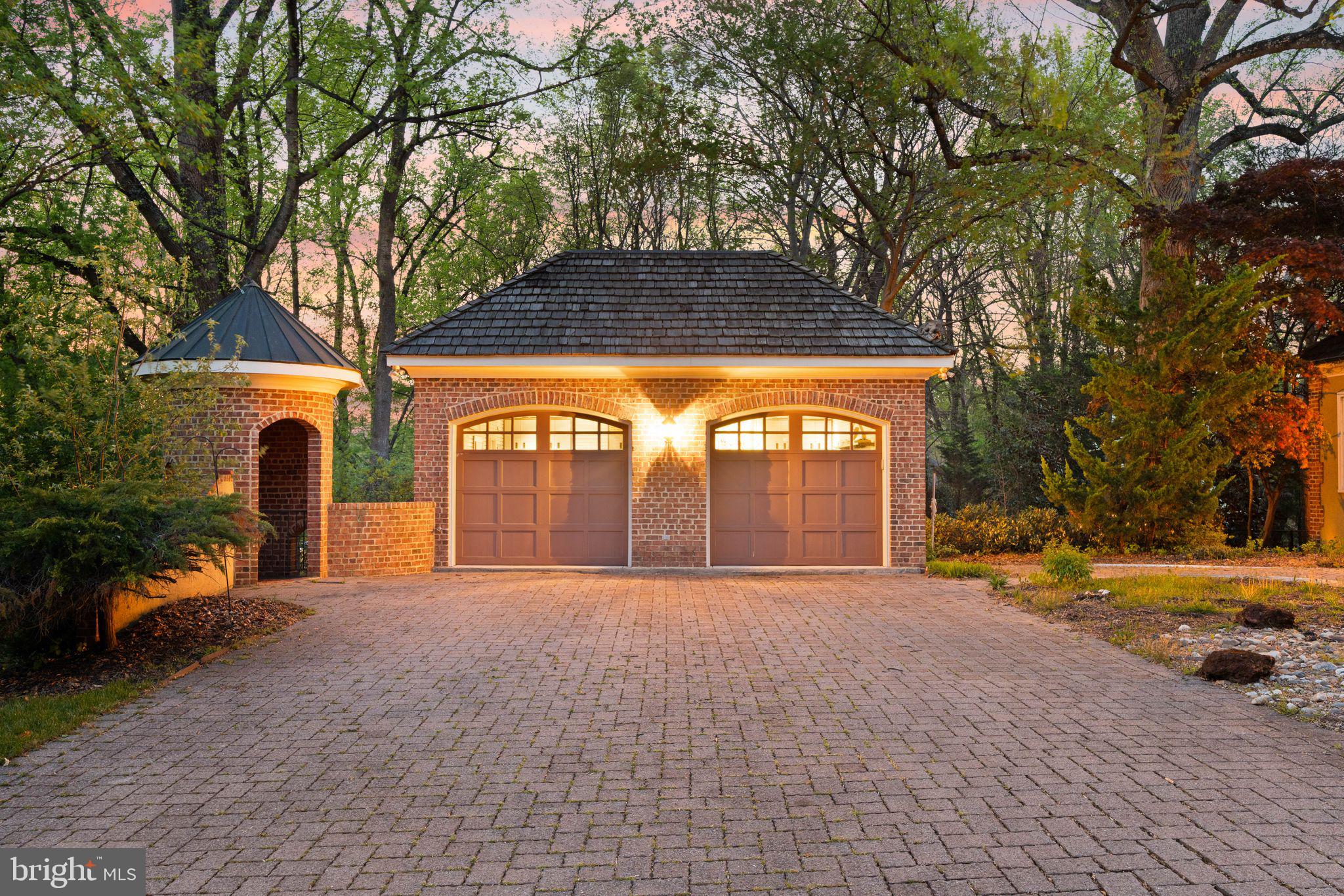 ARLINGWOOD - Residential