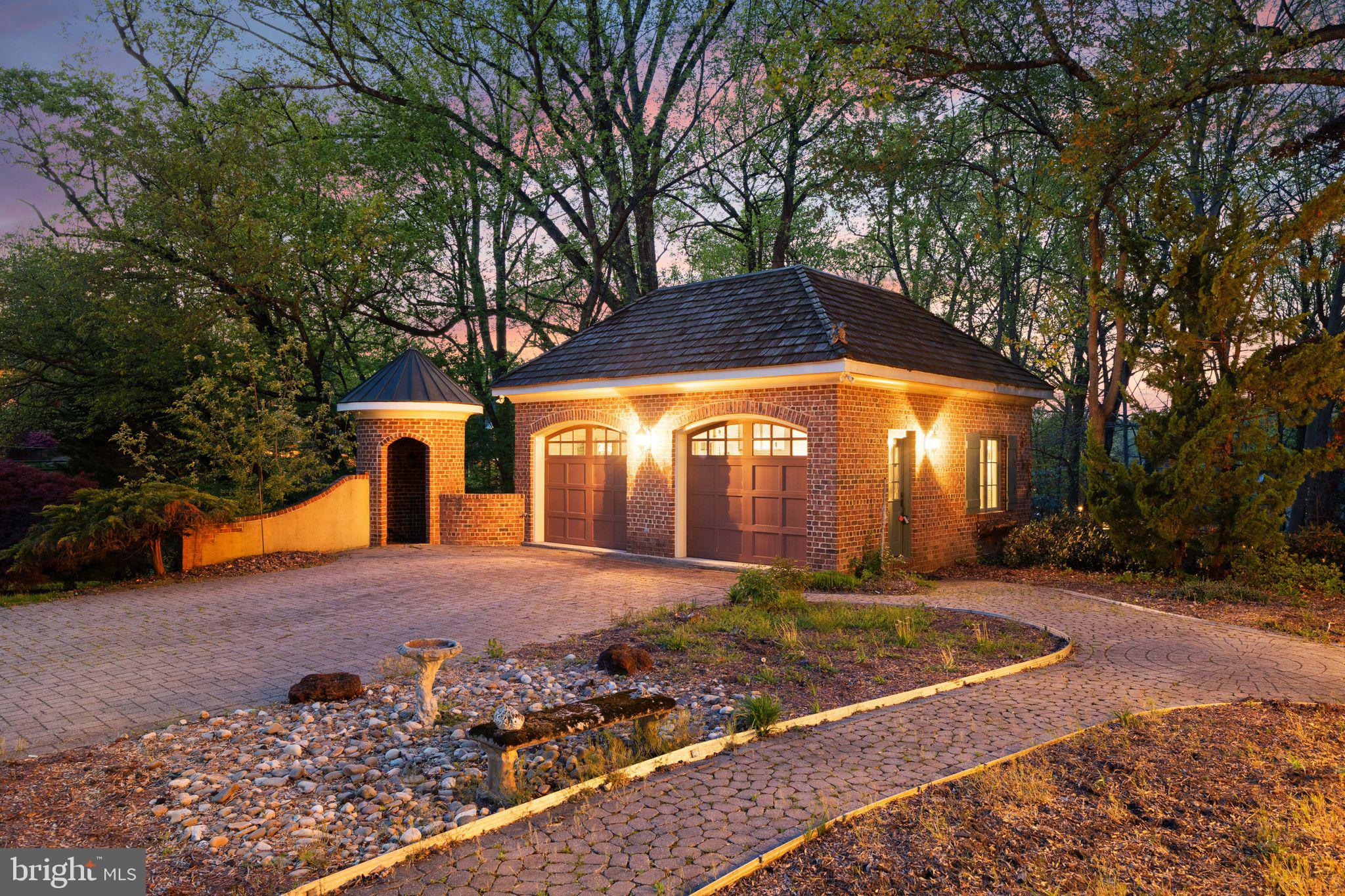 ARLINGWOOD - Residential