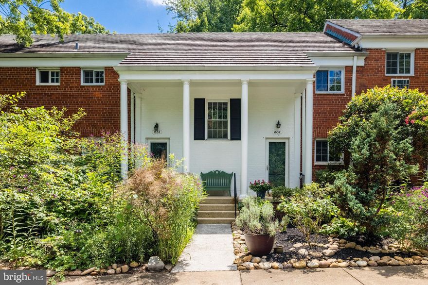 Spacious and open unit with brand new kitchen appliances and AC splits. Separate dining and living room areas that open to a gorgeous back patio. Fantastic and freshly landscaped yard is perfect for gardening, entertaining or just watching the squirrels and deer go by. One of the best patio spaces in ParkFairfax. Generously sized primary bedroom with plenty of space for a king sized bed and two dressers. Washer and Dryer In-Unit.  Freshly painted with brand new medicine cabinet and bathroom lights.