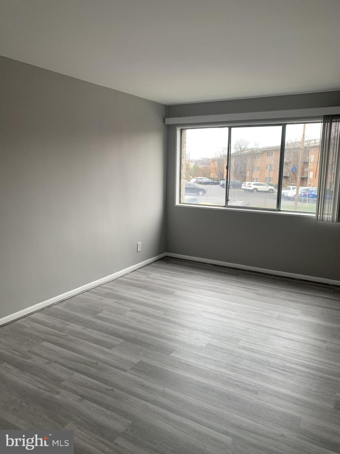 THE SEASONS - Residential