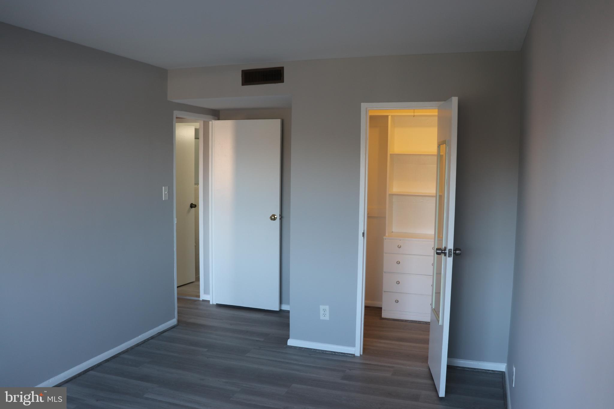 THE SEASONS - Residential