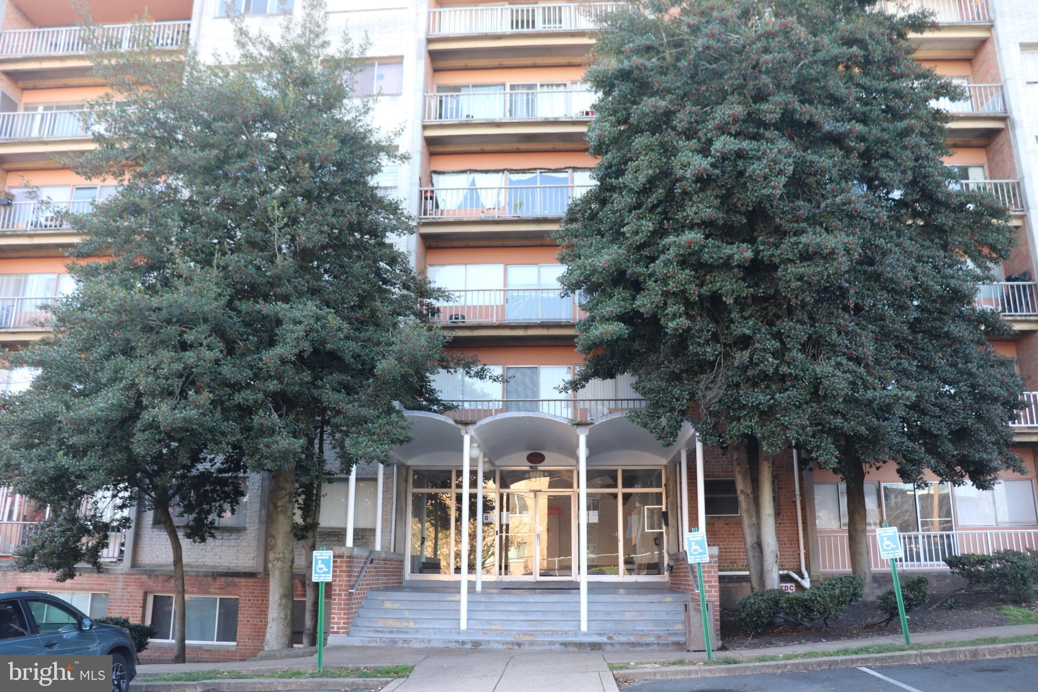 THE SEASONS - Residential