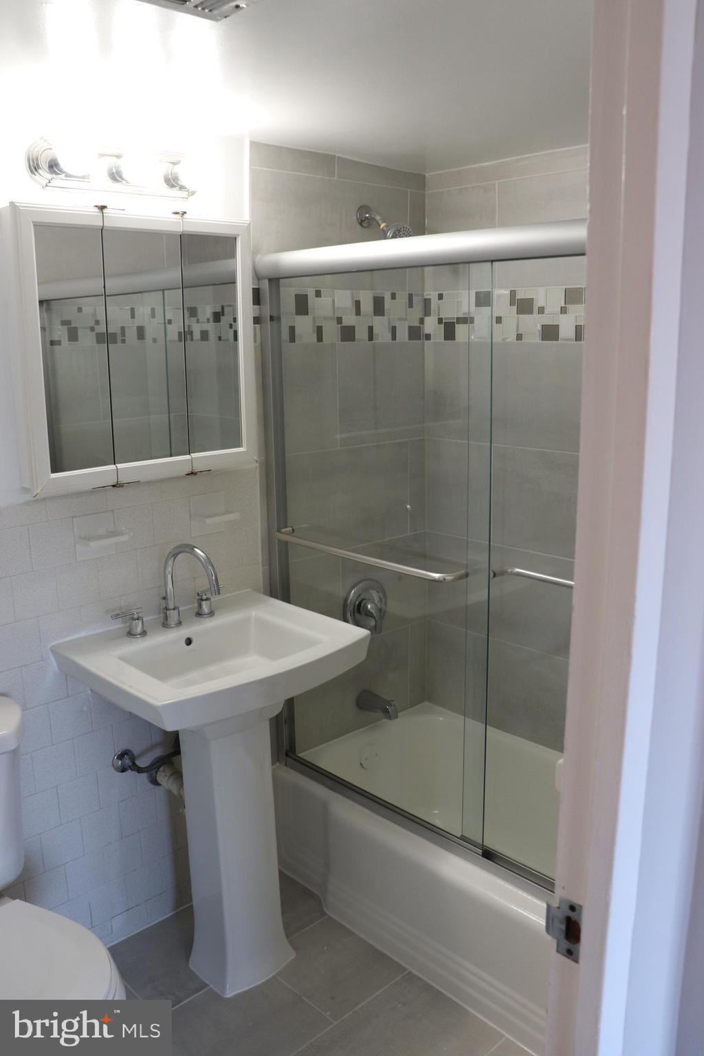 THE SEASONS - Residential