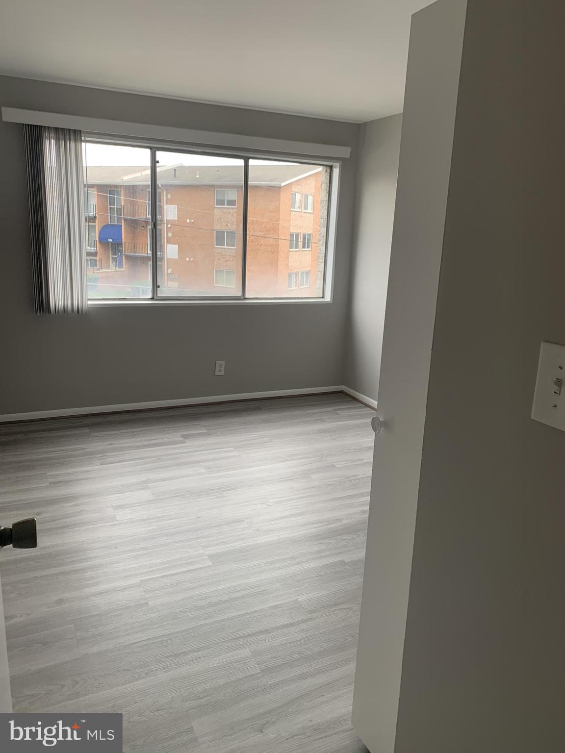 THE SEASONS - Residential