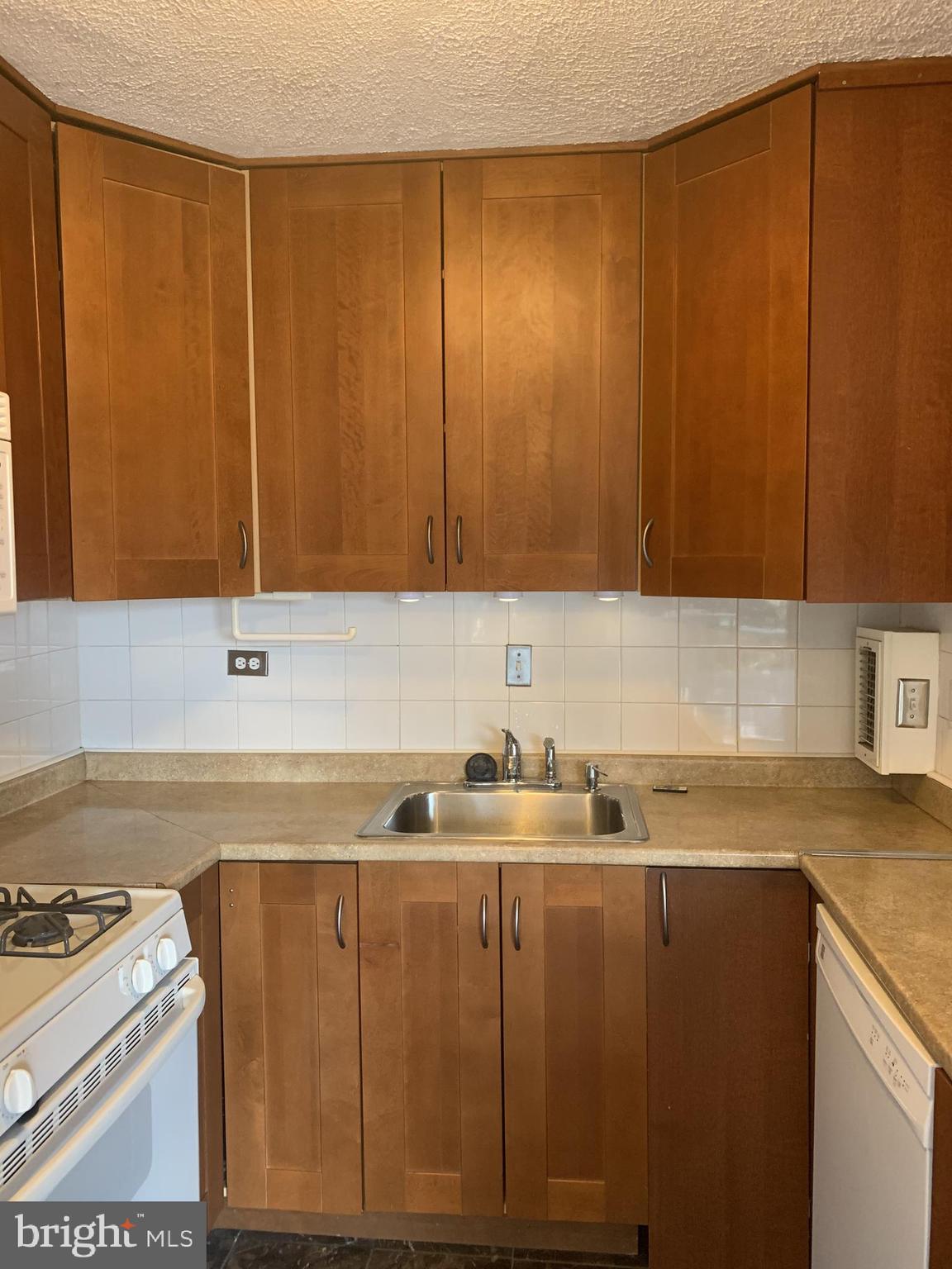 THE SEASONS - Residential