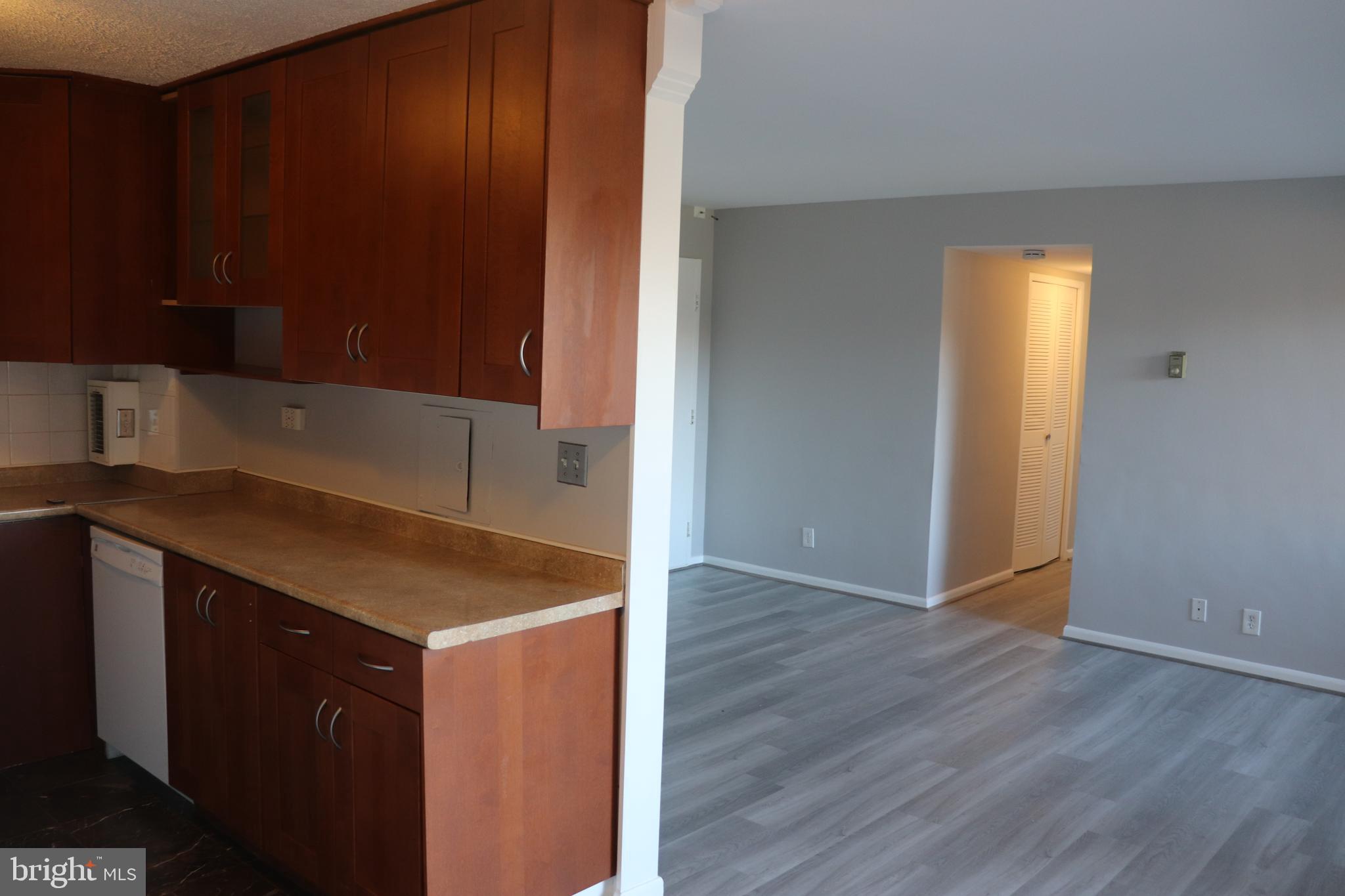 THE SEASONS - Residential