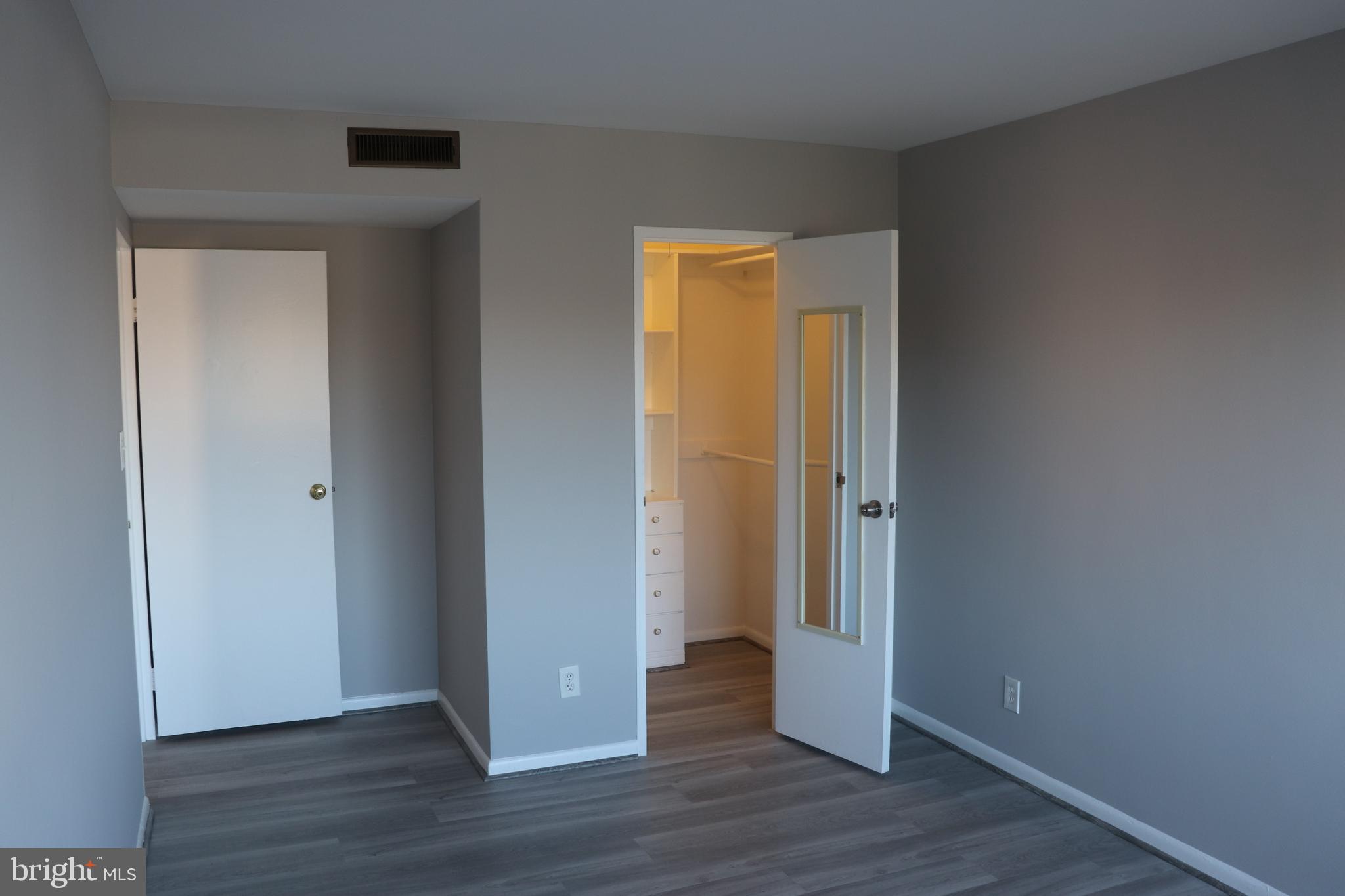 THE SEASONS - Residential