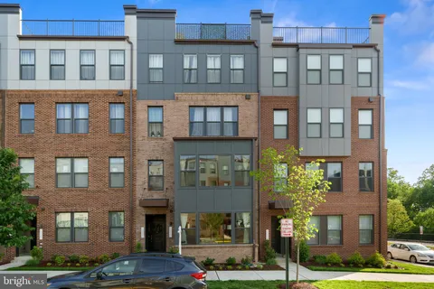 13547 Sayward Boulevard Unit 67, Herndon, VA MLS: VAFX2237092