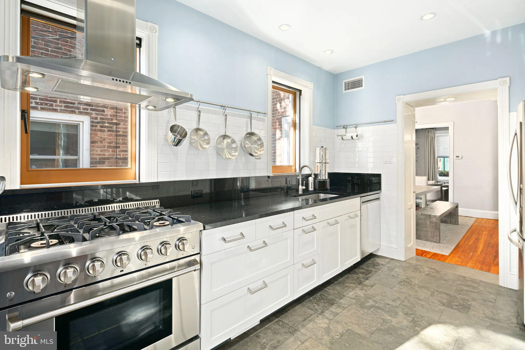 Philadelphia, Pennsylvania 19130, United States, 4 Bedrooms Bedrooms, ,3 BathroomsBathrooms,Residential,Contingent,32537