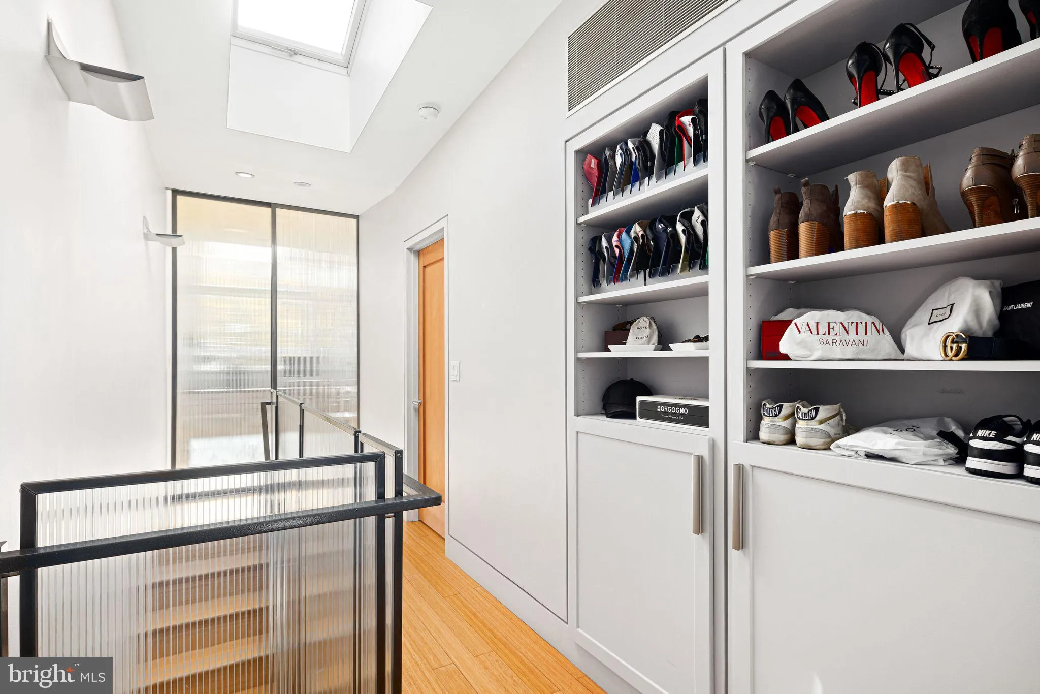 Philadelphia, Pennsylvania 19130, United States, 4 Bedrooms Bedrooms, ,3 BathroomsBathrooms,Residential,Contingent,32537