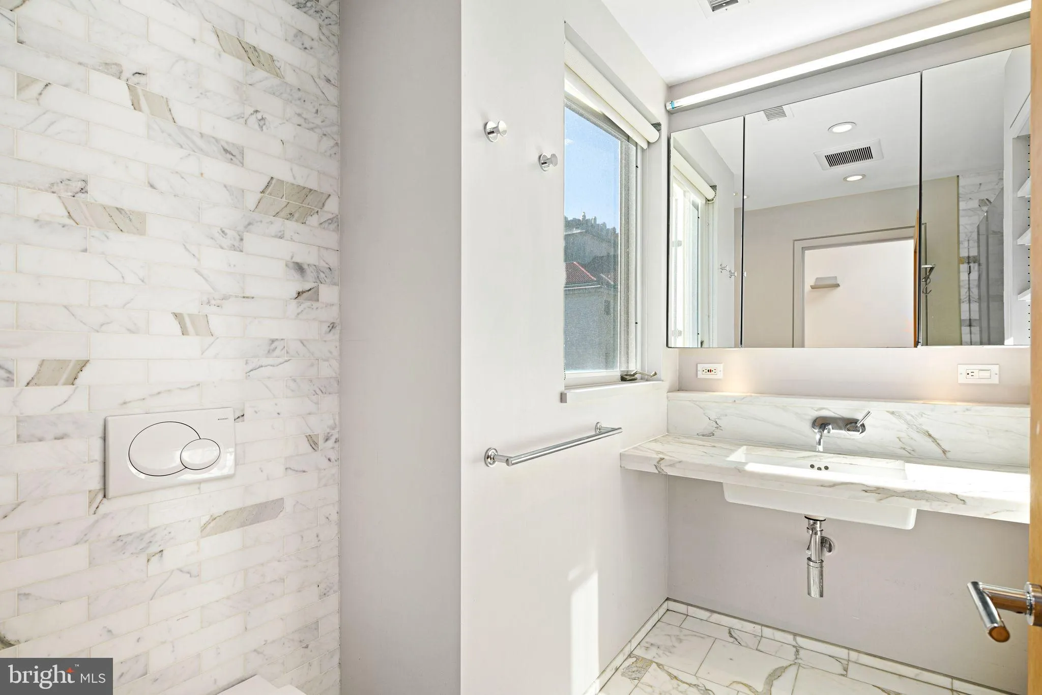 Philadelphia, Pennsylvania 19130, United States, 4 Bedrooms Bedrooms, ,3 BathroomsBathrooms,Residential,Contingent,32537