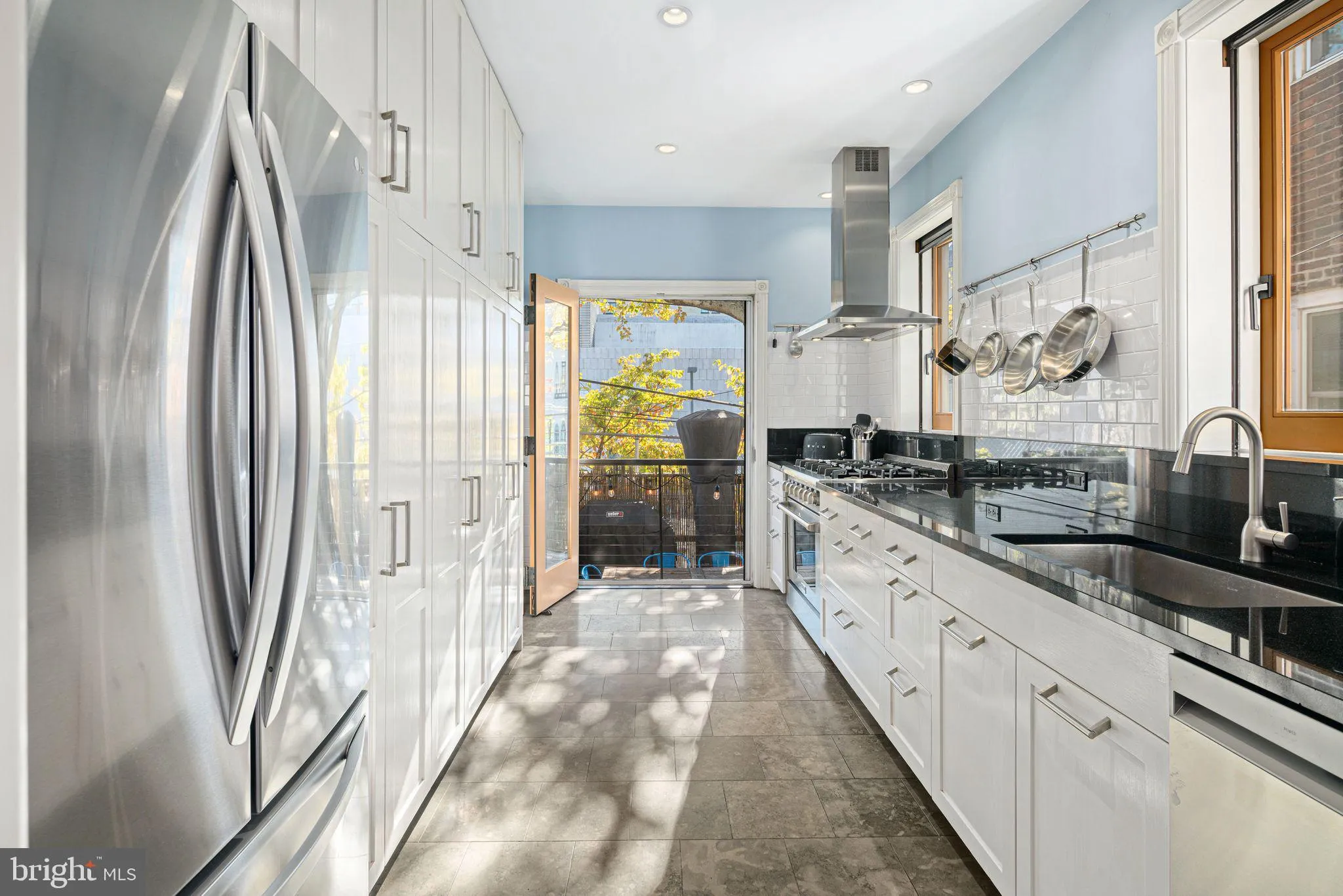 Philadelphia, Pennsylvania 19130, United States, 4 Bedrooms Bedrooms, ,3 BathroomsBathrooms,Residential,Contingent,32537