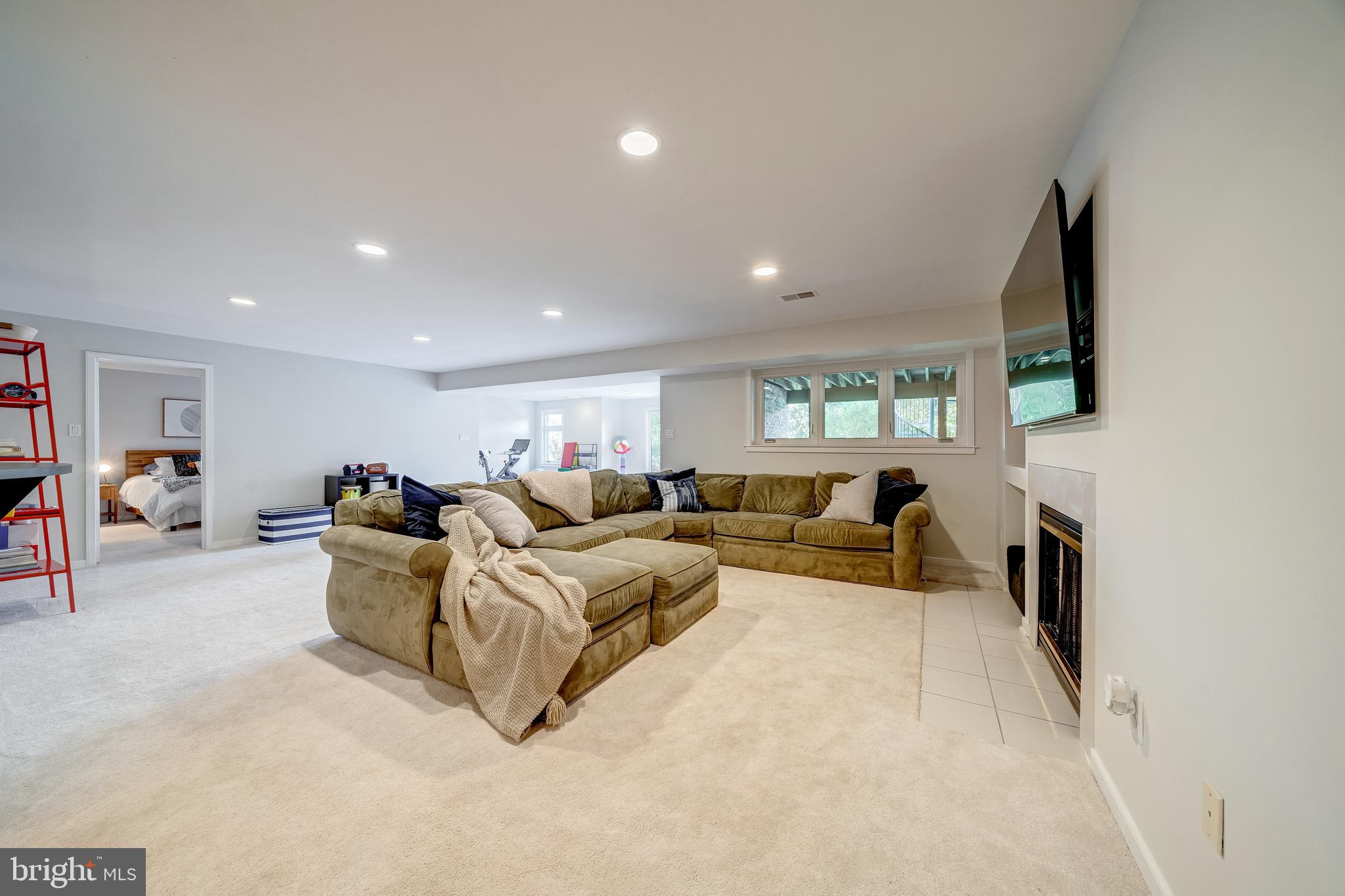 RESTON - Residential