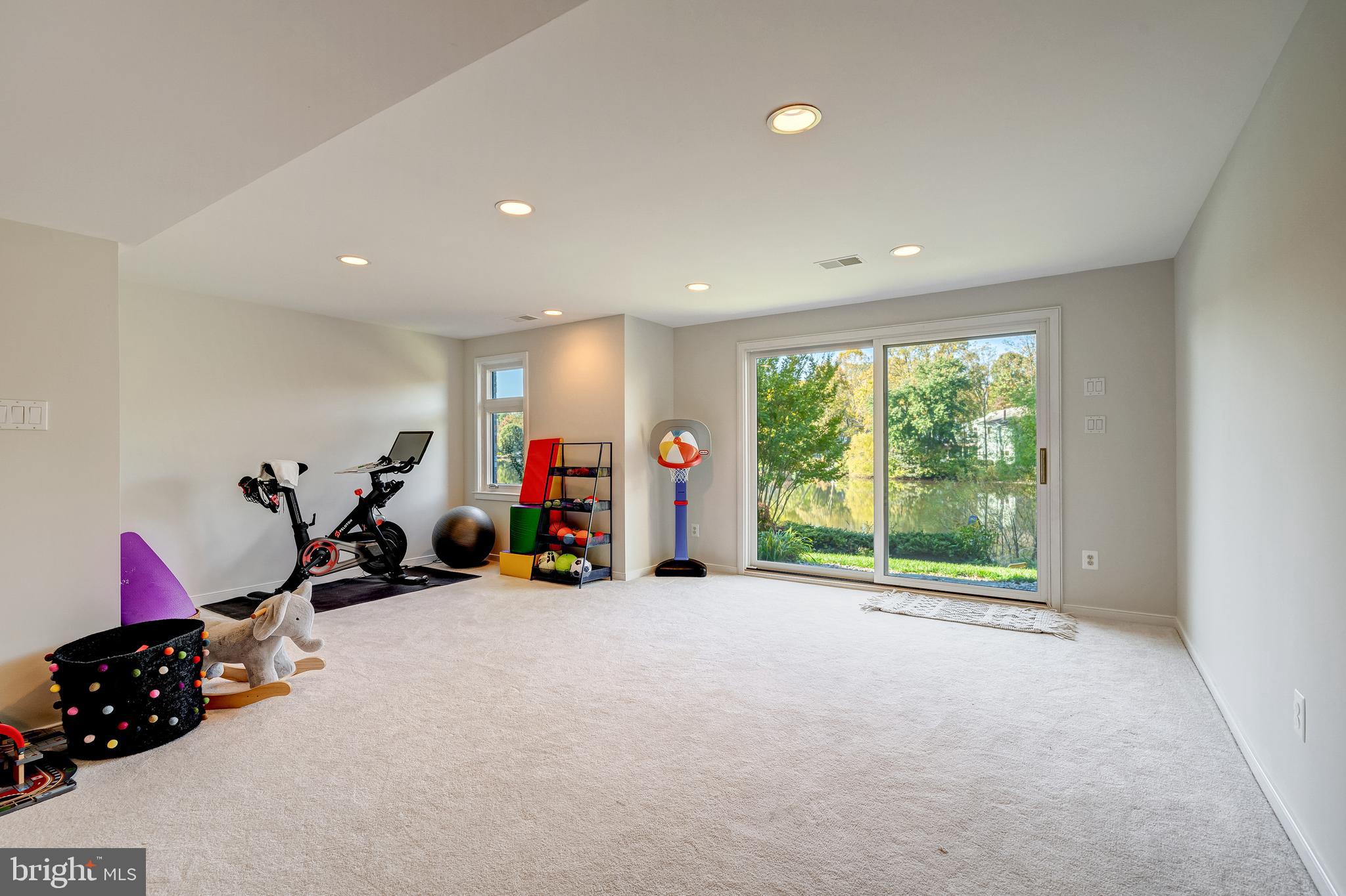 RESTON - Residential