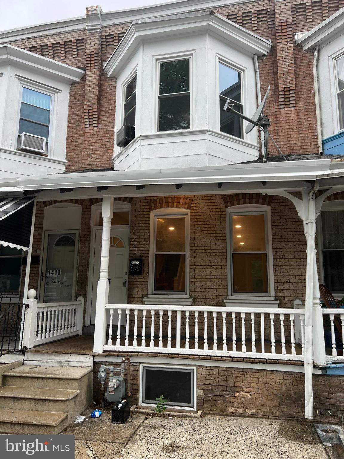 🏡 Rent Just Got Better! Charming 3-Bedroom Row Home in Norristown – Section 8 Accepted! 🎉
💰 $1,965/month + All Utilities
📍 1417 Willow Street, Norristown, PA
🐾 Pet-Friendly | Section 8 Welcome | Street Parking Available
Say hello to your new home! This clean, comfortable, and move-in ready 3-bedroom, 1-bath row home has just the right amount of space and charm for everyday living. Whether you're starting fresh or looking for more room, this home checks all the boxes! ✅
Features You’ll Love:
🛏️ 3 cozy bedrooms filled with natural light
🛁 1 full bathroom
🌿 Private single-family living with front door charm
🚗 Street parking available
🐶 Pet-friendly for your furry companions
📄 Section 8 vouchers accepted
Tenant Responsibilities:
💡 All utilities: water, gas (cooking + forced air heat), electric, sewer, trash
❄️ Landscaping & snow removal
📦 Available now and waiting for you to move in!