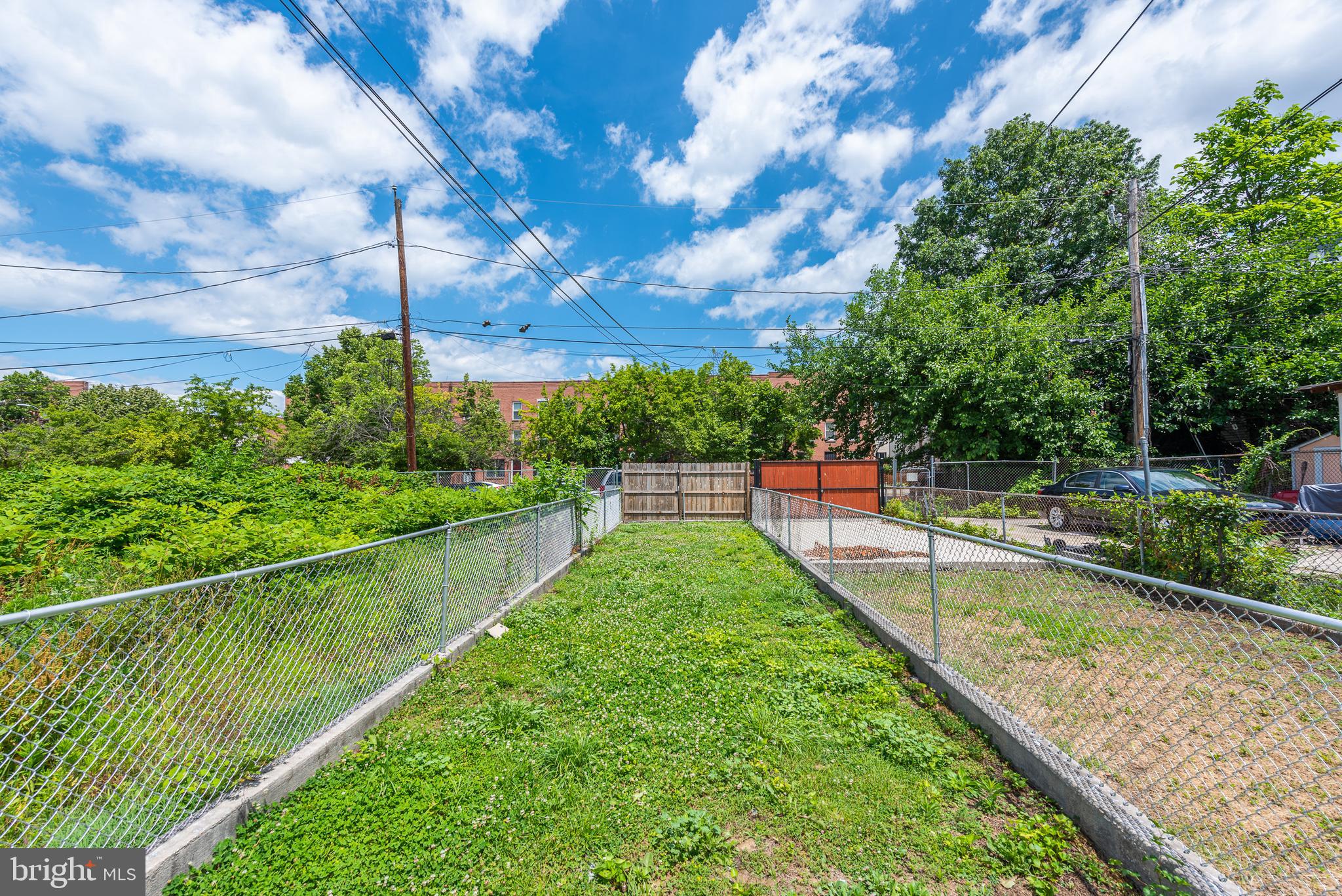 HOLLINS MARKET - Residential