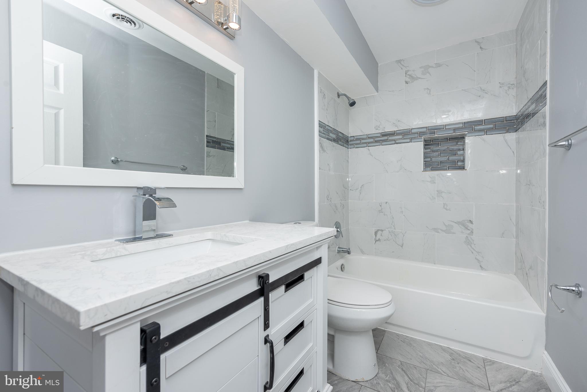 HOLLINS MARKET - Residential