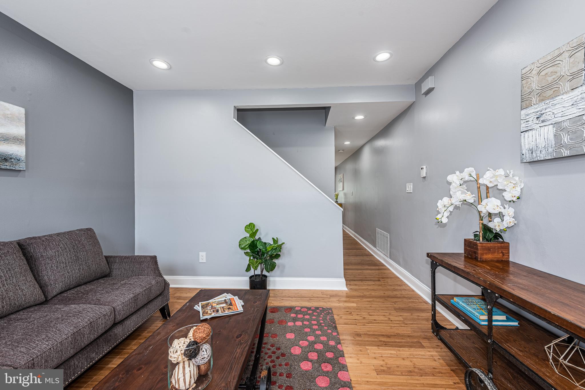 HOLLINS MARKET - Residential