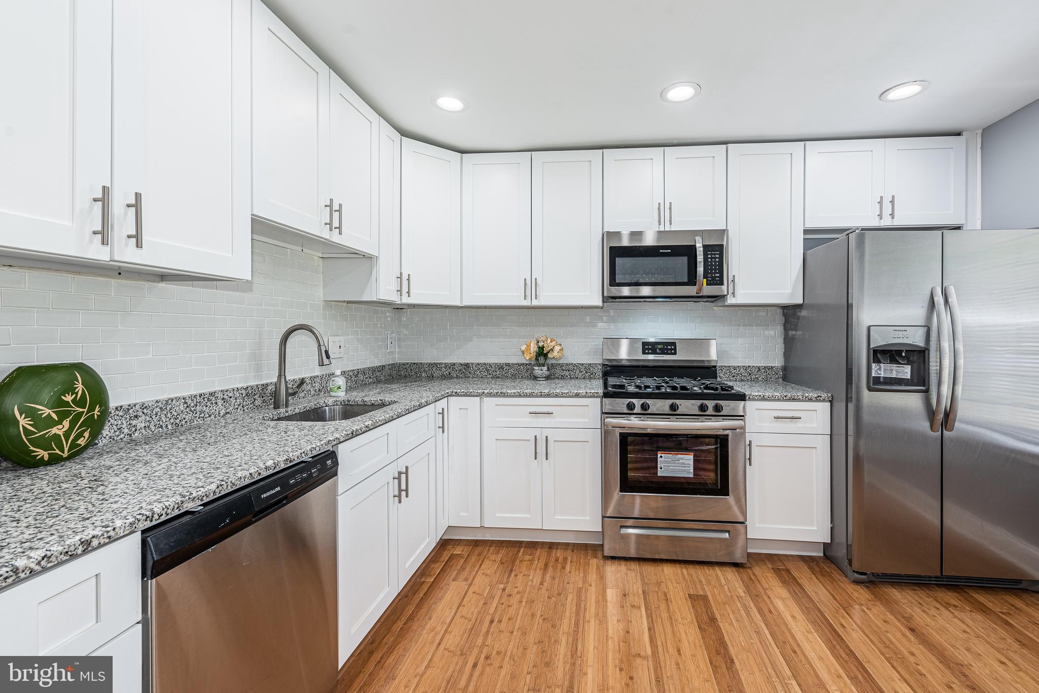 HOLLINS MARKET - Residential