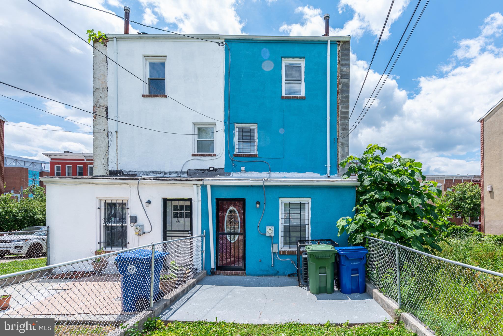 HOLLINS MARKET - Residential