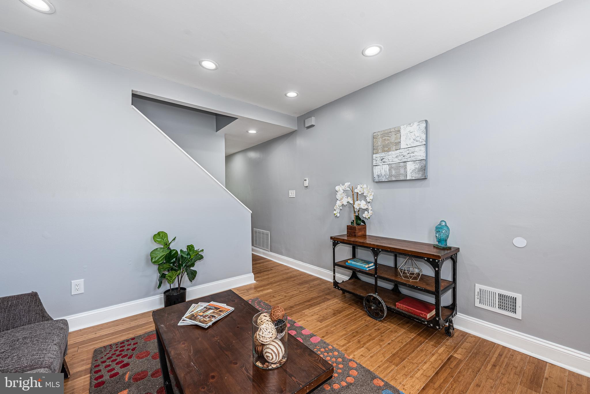 HOLLINS MARKET - Residential