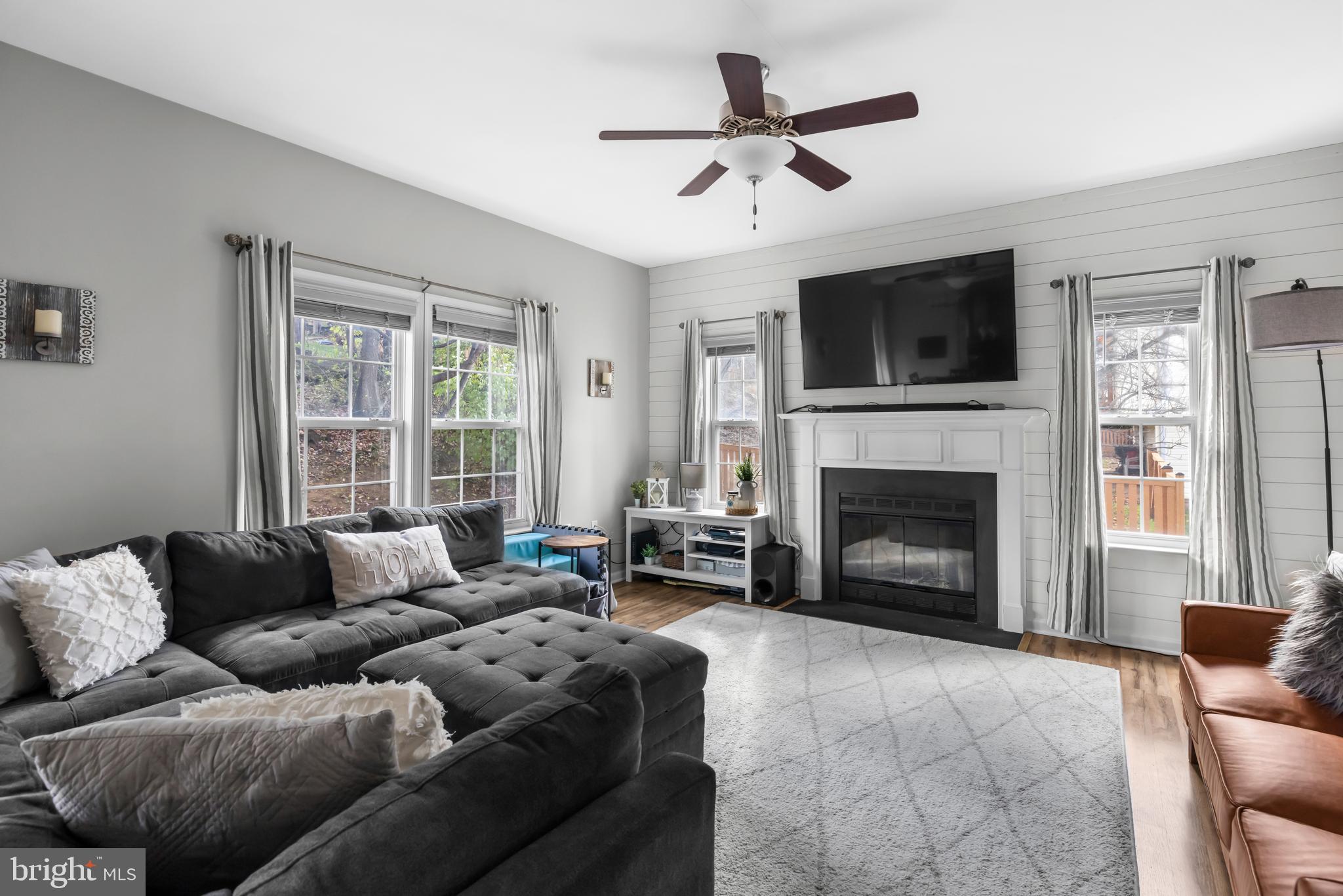 LAUREL RIDGE - Residential