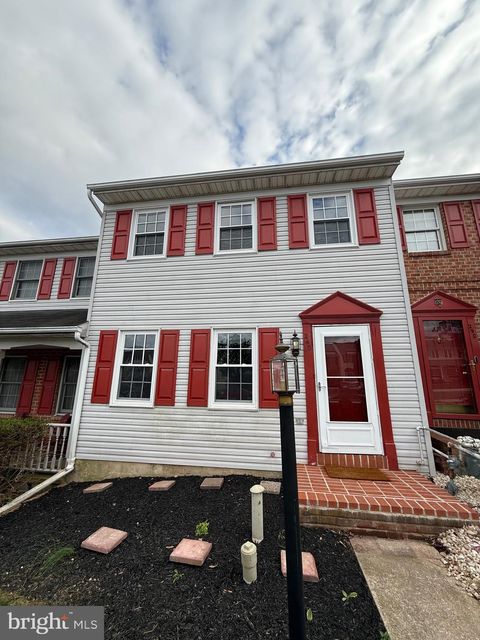 240 ROBIN HILL CIRCLE YORK PA 17404