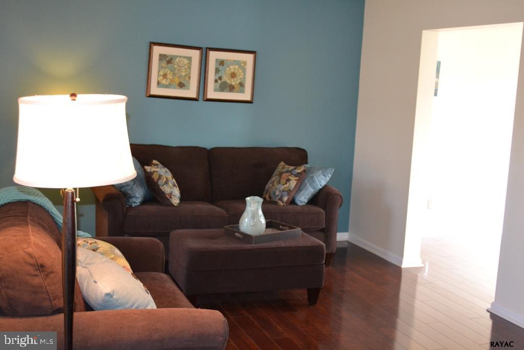 STEWARTSTOWN STATION - Residential
