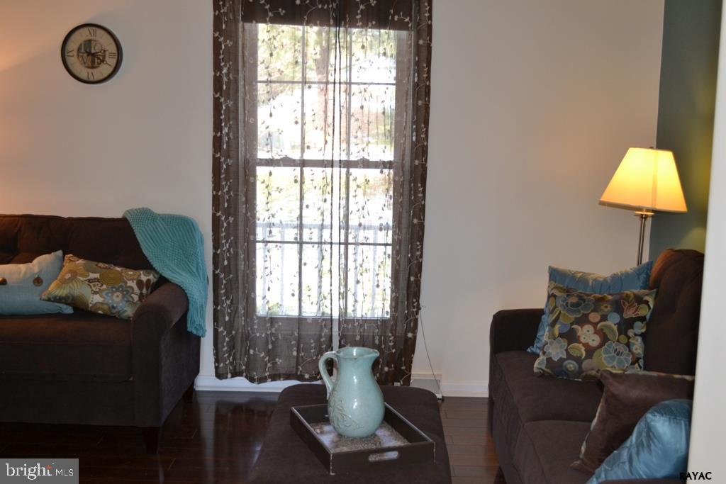 STEWARTSTOWN STATION - Residential
