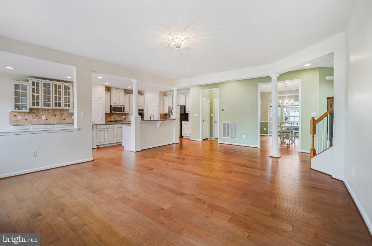 MAY'S QUARTER - Residential