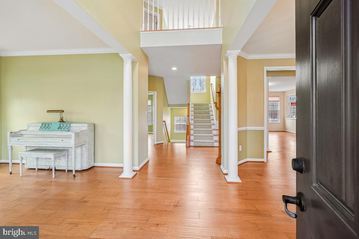 MAY'S QUARTER - Residential