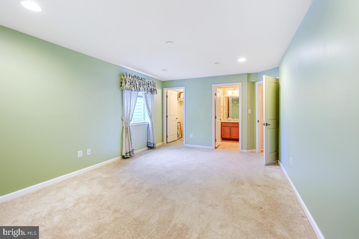 MAY'S QUARTER - Residential