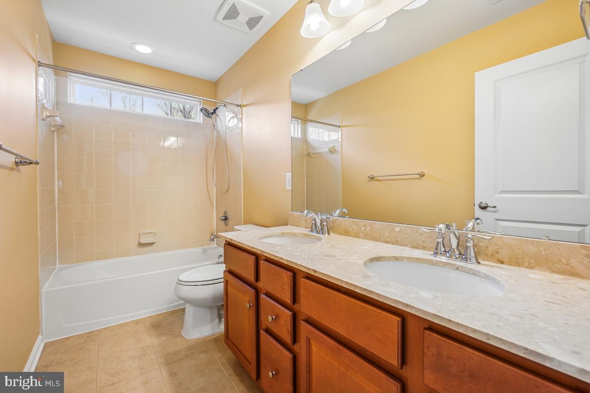 MAY'S QUARTER - Residential