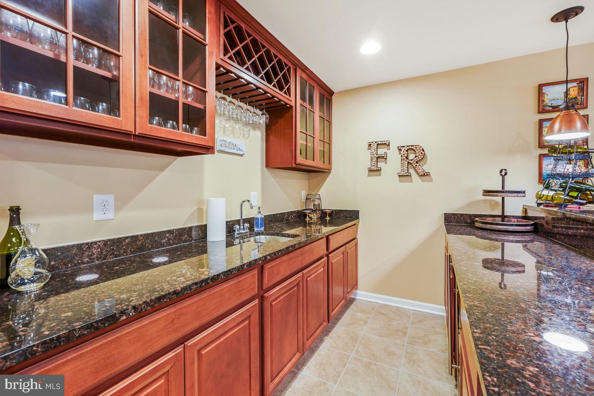 MAY'S QUARTER - Residential