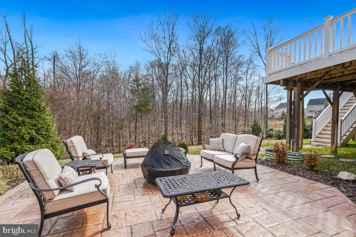 MAY'S QUARTER - Residential